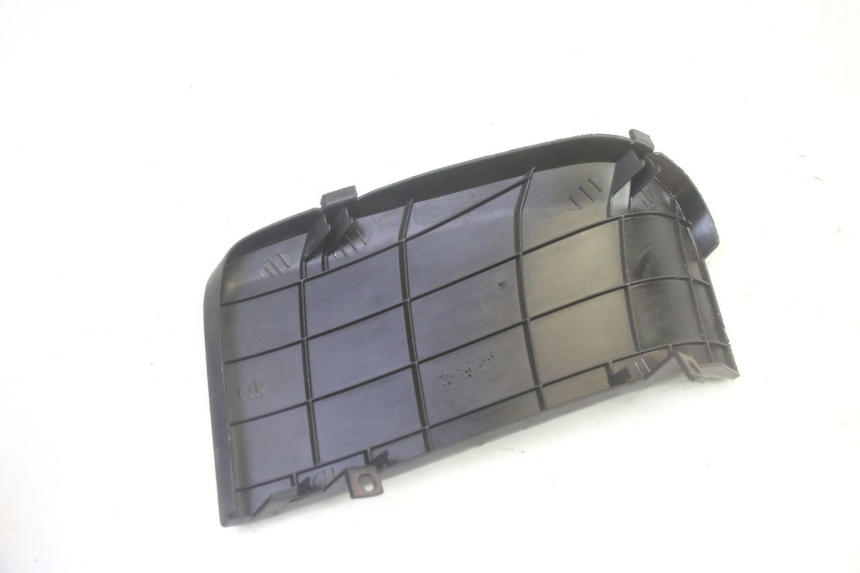 photo de BATTERY COVER YAMAHA XMAX X-MAX 125 (2006 - 2009) - Zoom on usage condition