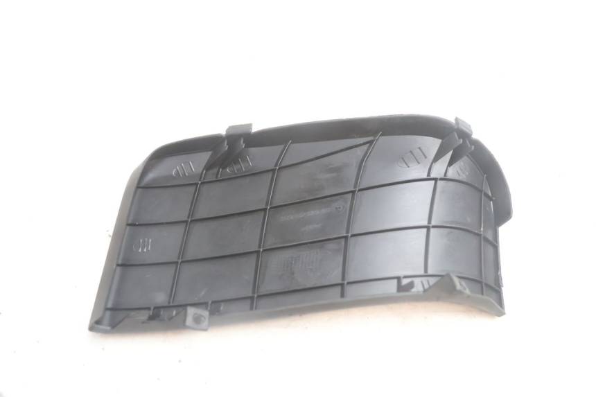 photo de BATTERY COVER YAMAHA XMAX X-MAX 125 (2006 - 2009) - Zoom on usage condition
