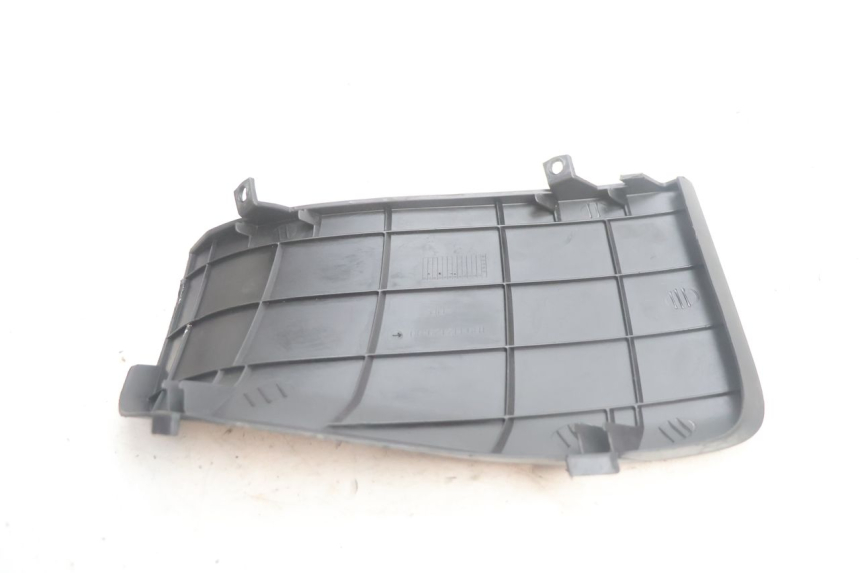 photo de BATTERY COVER YAMAHA XMAX X-MAX 125 (2006 - 2009) - Alternative perspective
