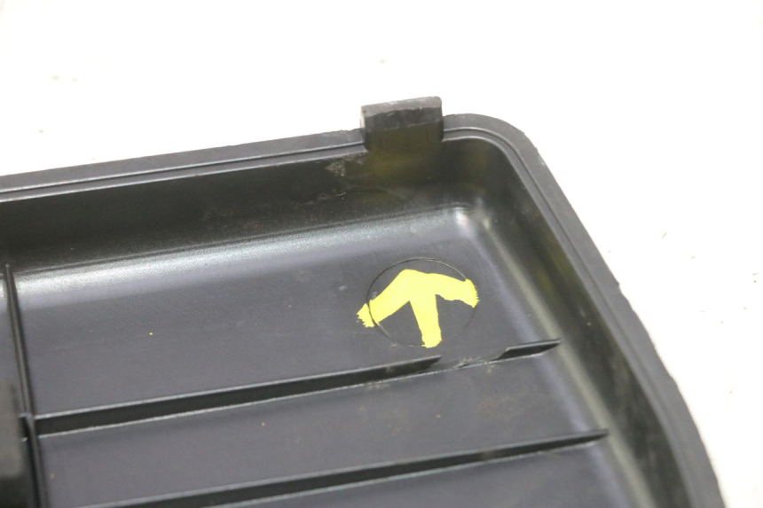 photo de BATTERY COVER PIAGGIO X8 STREET 125 (2006 - 2007) - Zoom on usage condition