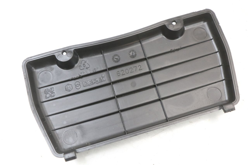 photo de BATTERY COVER PIAGGIO XEVO - X EVO 125 (2007 - 2017) - Zoom on usage condition