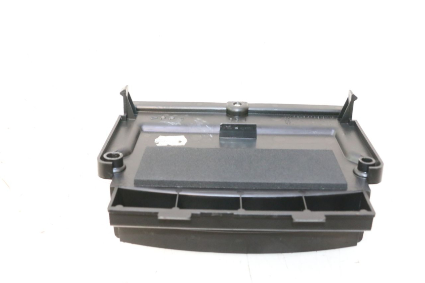 photo de BATTERY COVER YAMAHA XP T-MAX ABS 500 (2005 - 2005) - Zoom on usage condition