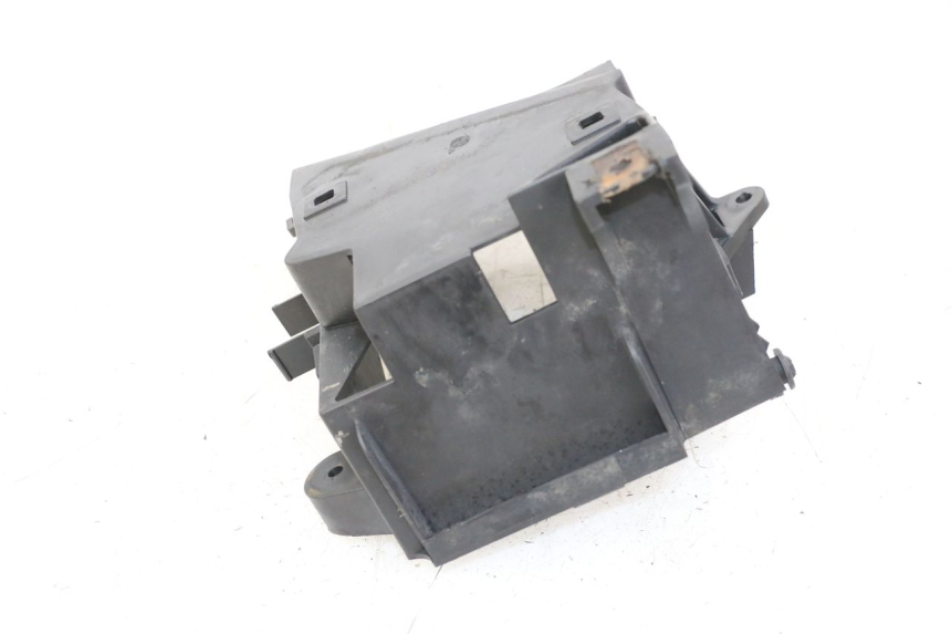 photo de BATTERY COVER YAMAHA XVS DRAG STAR DRAGSTAR 650 (1997 - 2007) - Distinctive features