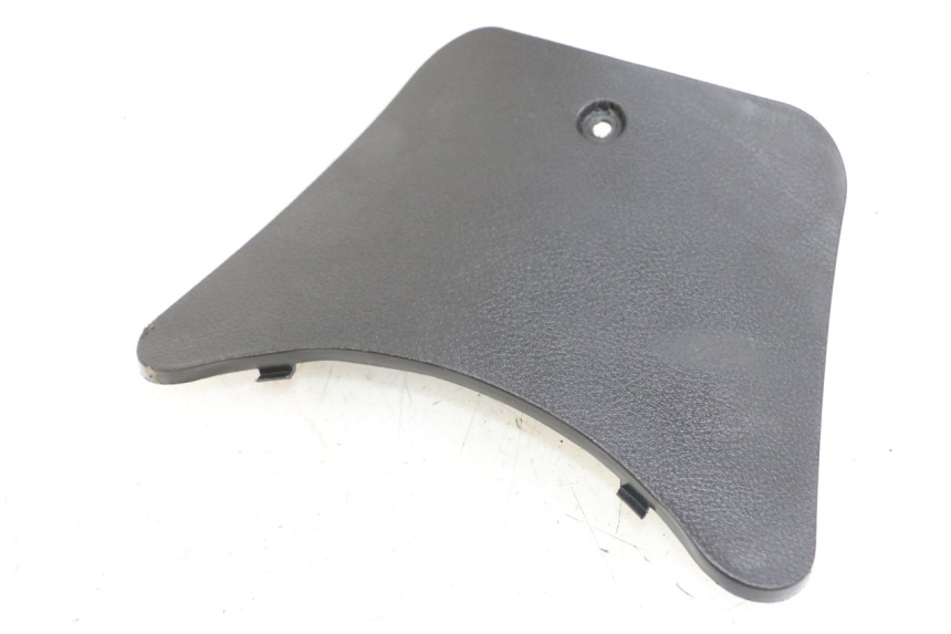 photo de BATTERY COVER YAMAHA YP MAJESTY 125 (2002 - 2006) - Zoom on usage condition