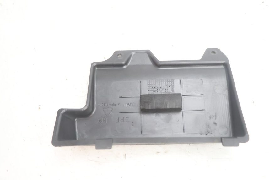 photo de BATTERY COVER PIAGGIO ZIP IGET 4T 50 (2021 - 2023) - Zoom on usage condition