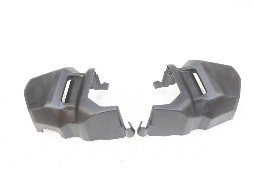 photo de AIRBOX COVER HONDA CB R 1000 (2018 - 2023) - Technical close-up