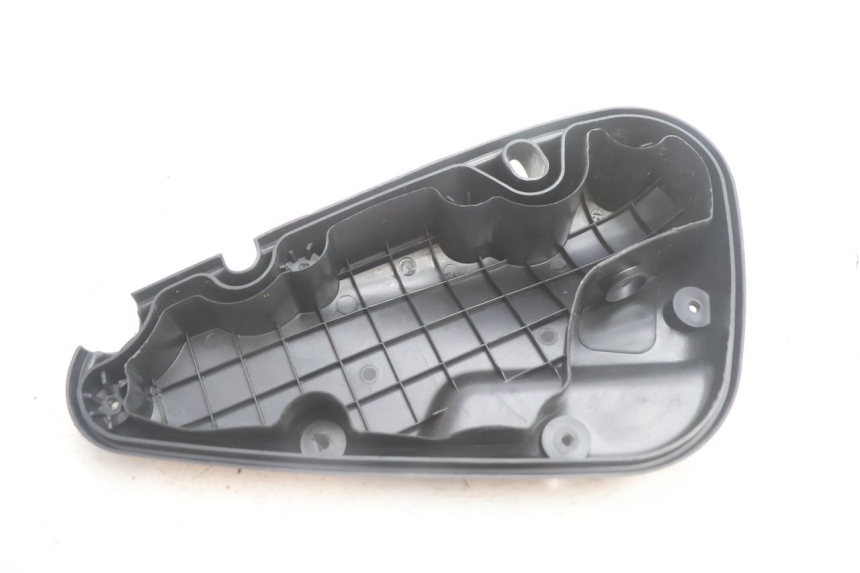 photo de BOX FILTER COVER PIAGGIO LIBERTY 50 (1998 - 2003) - Fixing points details