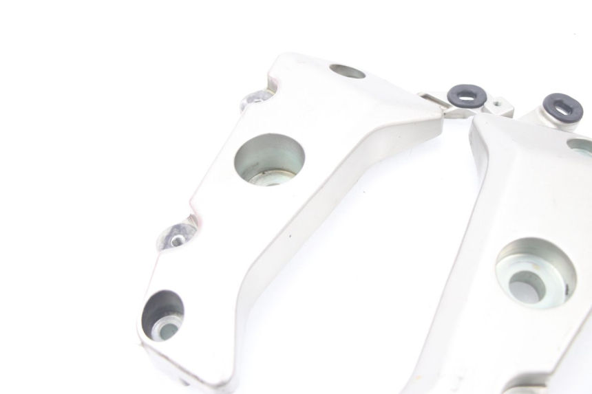 photo de FRAME COVER HONDA CBF 500 (2004 - 2007) - Technical close-up