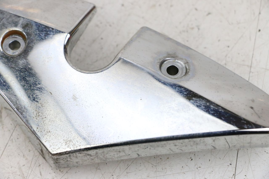 photo de Right side lateral frame cover HYOSUNG GV AQUILA 125 (2000 - 2009) - Zoom on usage condition