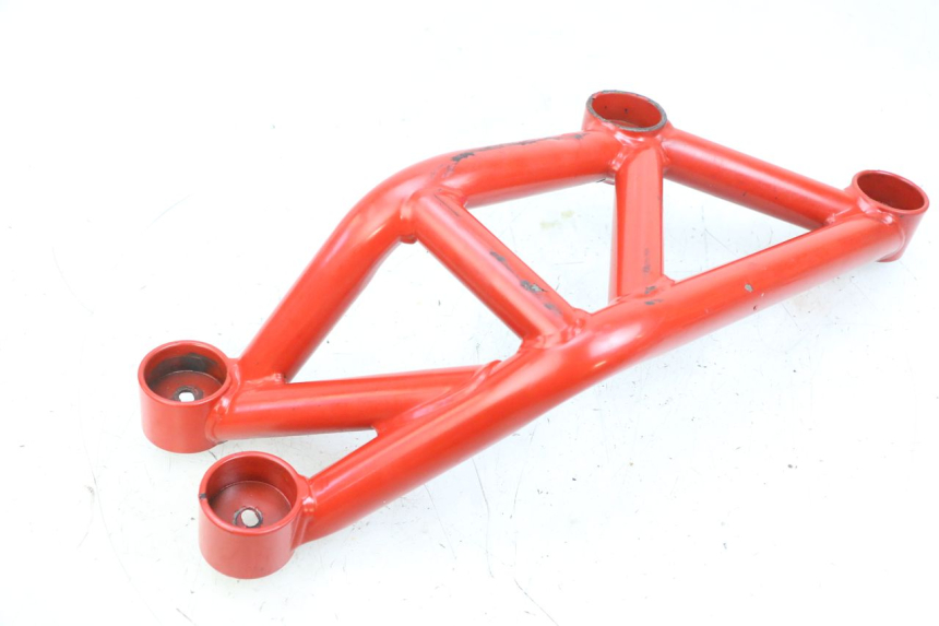 photo de RIGHT SIDE FRAME COVER MAG POWER BOMBERS 4T 50 (2016 - 2026) - Fixing points details