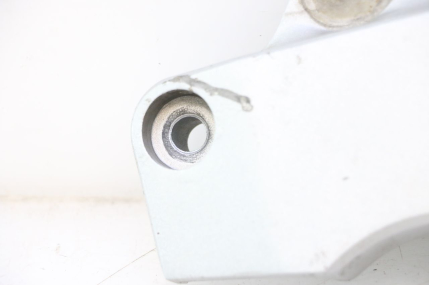 photo de RIGHT SIDE FRAME COVER HONDA CB F HORNET 600 (2005 - 2006) - Zoom on usage condition