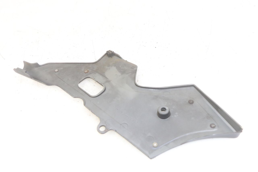 photo de RIGHT SIDE LATERAL FRAME COVER HONDA CBR F SC25 1000 (1989 - 1992) - Zoom on usage condition