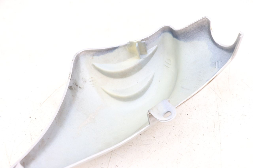 photo de Right side frame cover HYOSUNG GF 125 (2001 - 2005) - Zoom on usage condition