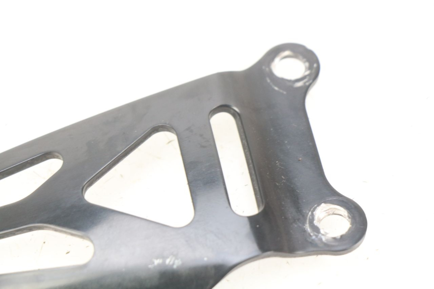 photo de RIGHT SIDE FRAME COVER SUZUKI GSX-R GSXR 750 (2011 - 2016) - Zoom on usage condition