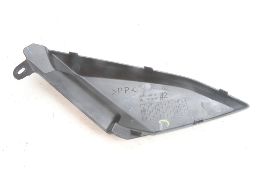 photo de RIGHT SIDE FRAME COVER YAMAHA N-MAX NMAX 125 (2021 - 2024) - Zoom on usage condition