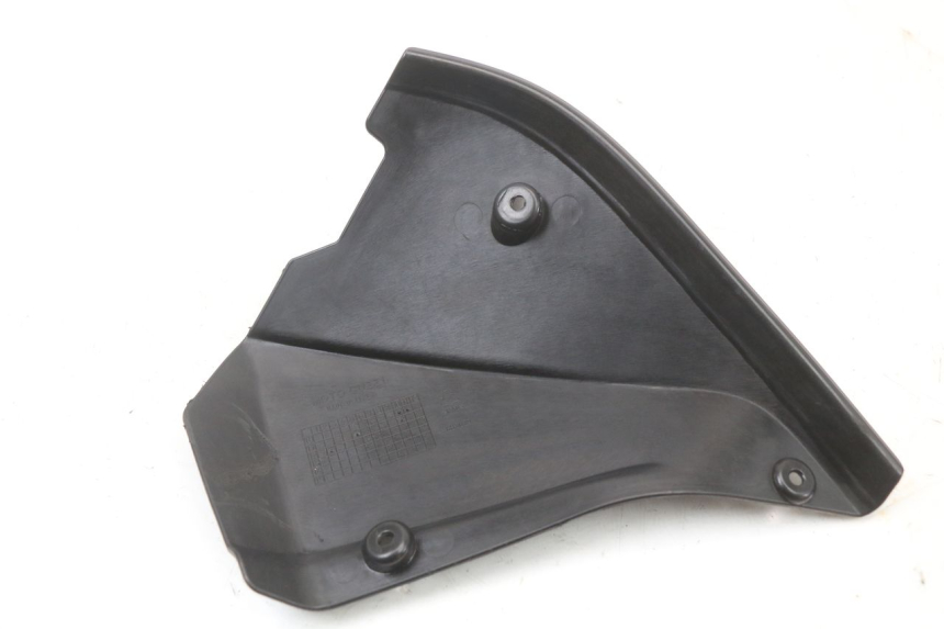 photo de RIGHT SIDE FRAME COVER MOTO GUZZI NORGE 8V GT 1200 (2011 - 2016) - Zoom on usage condition
