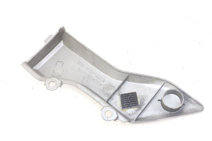 photo de RIGHT SIDE FRAME COVER HONDA NTV DEAUVILLE ABS 700 (2007 - 2016) - Component detail