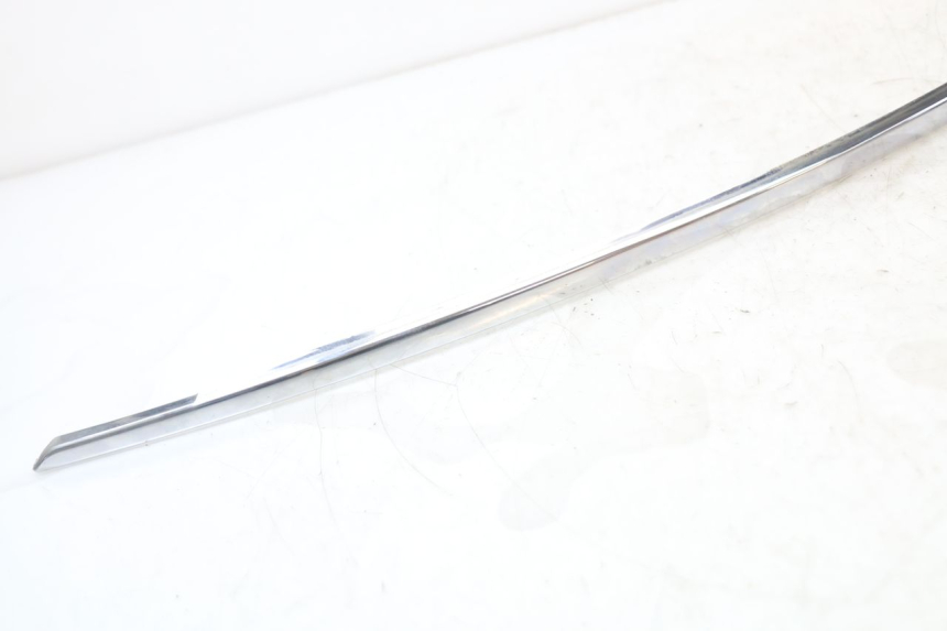 photo de RIGHT SIDE FRAME COVER PEUGEOT DJANGO 125 (2014 - 2017) - Component detail