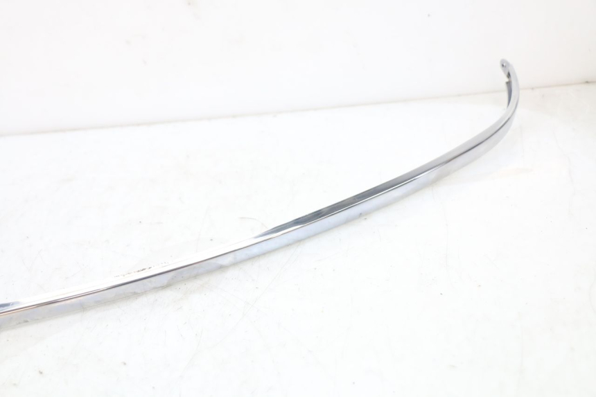 photo de RIGHT SIDE FRAME COVER PEUGEOT DJANGO 125 (2014 - 2017) - Zoom on usage condition