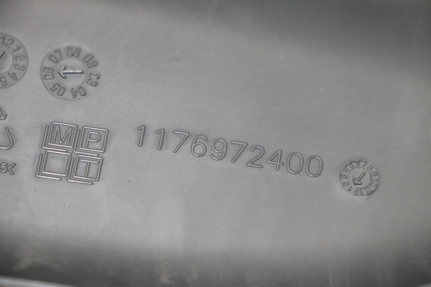 photo de RIGHT SIDE FRAME COVER PEUGEOT SATELIS COMPRESSOR K15 125 (2006 - 2009) - Technical close-up