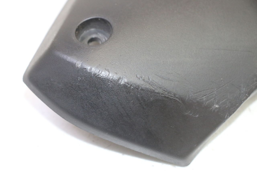 photo de RIGHT SIDE FRAME COVER PEUGEOT STREETZONE I 2T 50 (2018 - 2020) - Zoom on usage condition