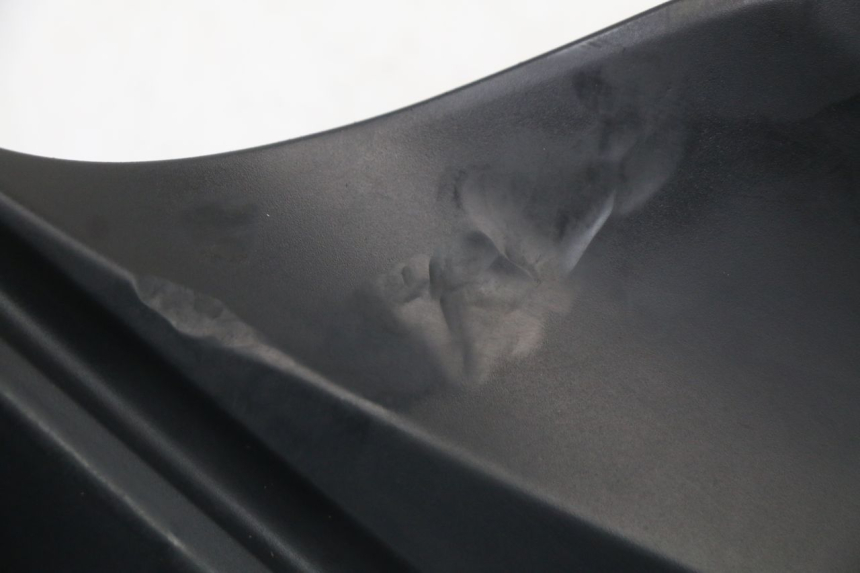 photo de RIGHT SIDE FRAME COVER SUZUKI GSR 750 (2011 - 2017) - Zoom on usage condition