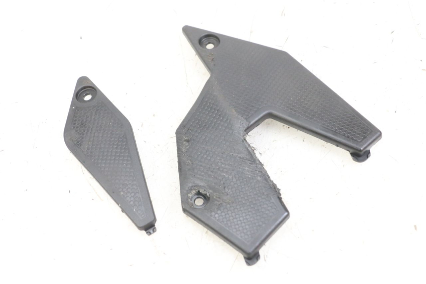 photo de RIGHT SIDE LATERAL FRAME COVER KAWASAKI VERSYS ABS 650 (2015 - 2018) - Component detail