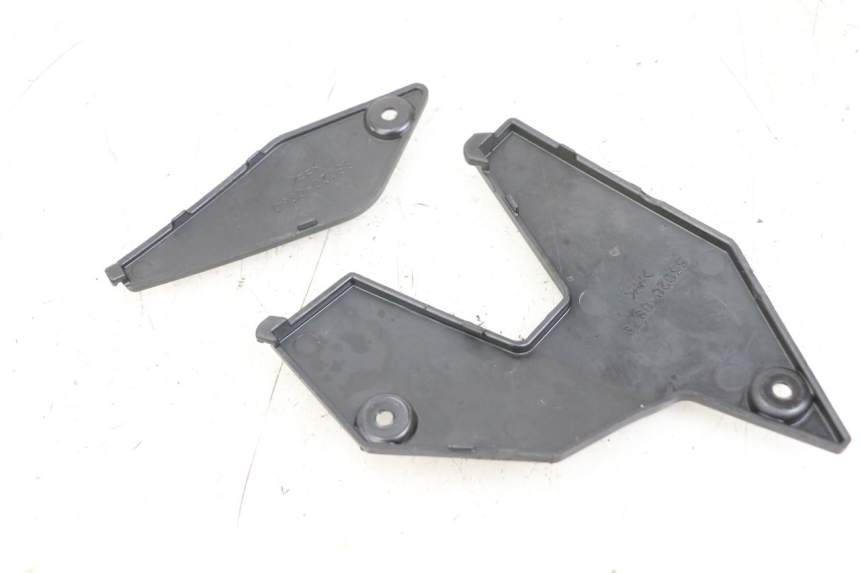 photo de RIGHT SIDE LATERAL FRAME COVER KAWASAKI VERSYS ABS 650 (2015 - 2018) - Zoom on usage condition