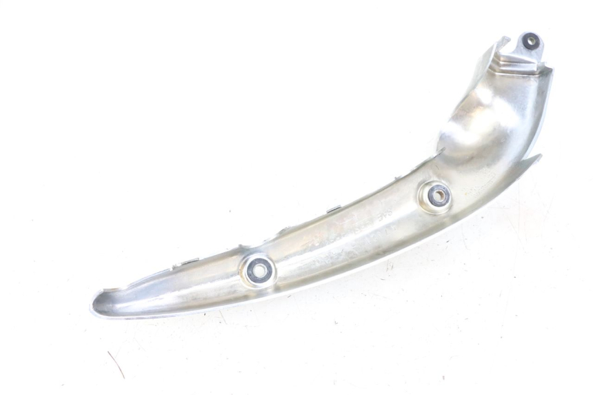 photo de Right side lateral frame cover SUZUKI VL INTRUDER 125 (2004 - 2007) - Zoom on usage condition