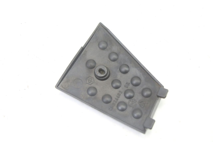 photo de RIGHT SIDE FRAME COVER PIAGGIO XEVO - X EVO 125 (2007 - 2017) - Zoom on usage condition