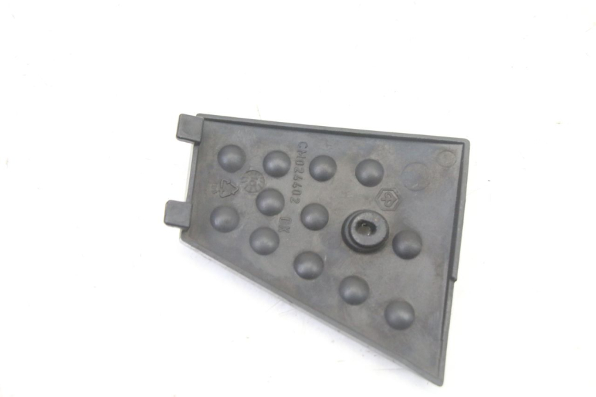 photo de RIGHT SIDE FRAME COVER PIAGGIO XEVO - X EVO 125 (2007 - 2017) - Alternative perspective