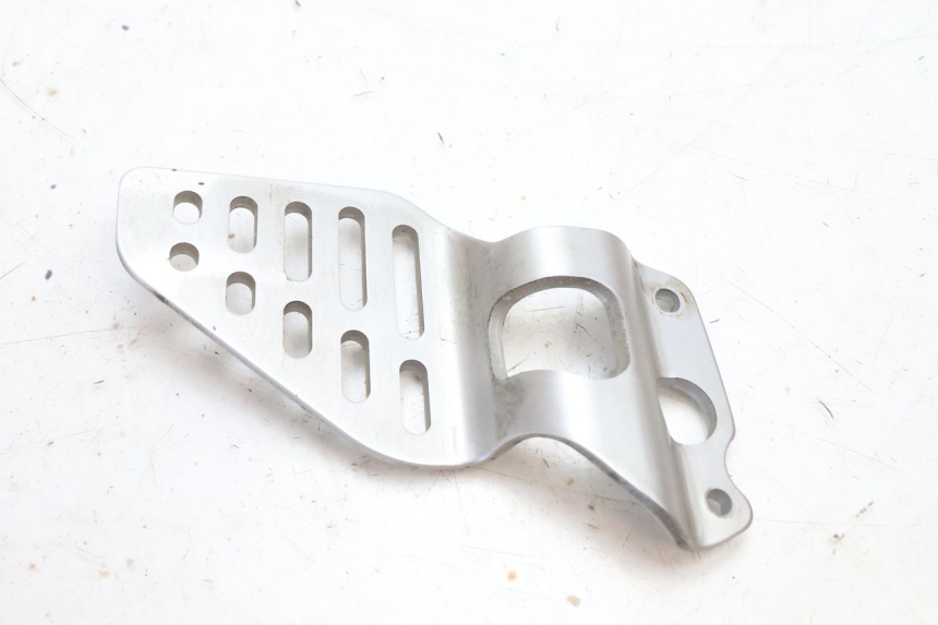photo de RIGHT SIDE FRAME COVER YAMAHA YZF R6 600 (2008 - 2009) - Zoom on usage condition