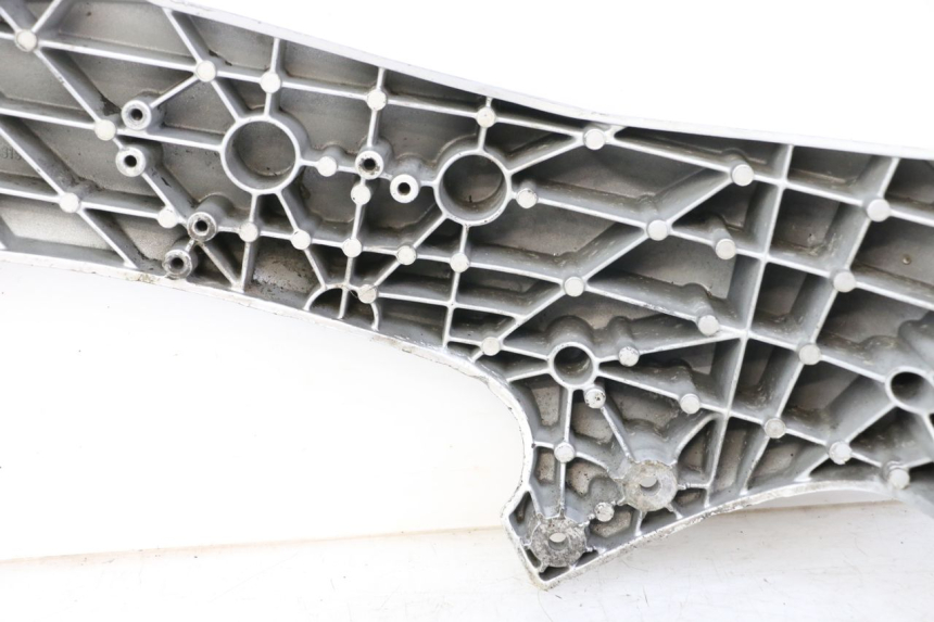 photo de LEFT SIDE FRAME COVER APRILIA RS 50 (1999 - 2005) - Fixing points details