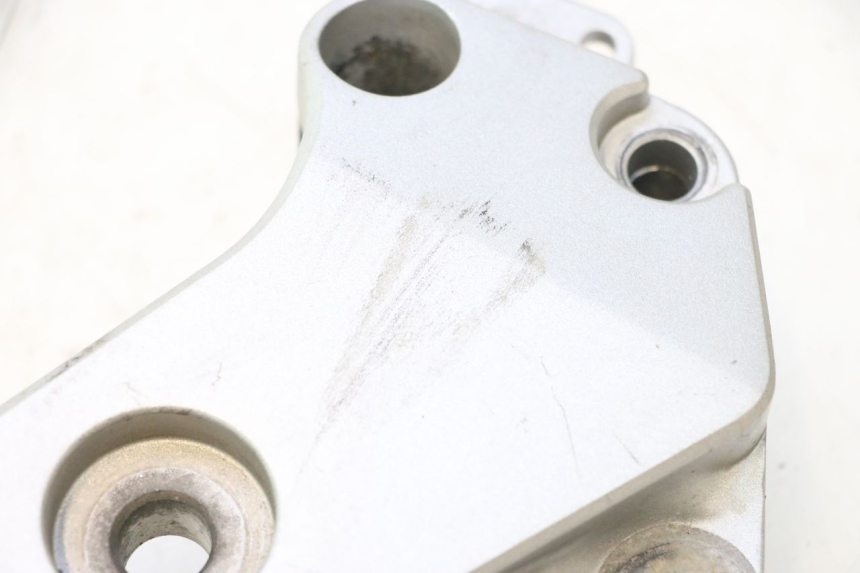 photo de LEFT SIDE FRAME COVER HONDA CB F HORNET 600 (2005 - 2006) - Fixing points details