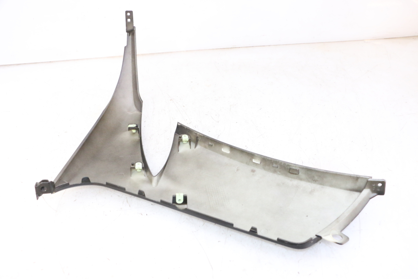 photo de LEFT SIDE FRAME COVER PEUGEOT CITYSTAR 50 (2013 - 2017) - Zoom on usage condition