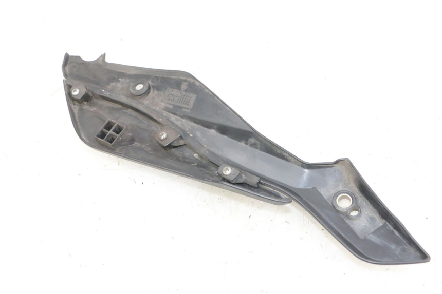 photo de LEFT SIDE FRAME COVER KSR CODE 125 (2018 - 2020) - Zoom on usage condition