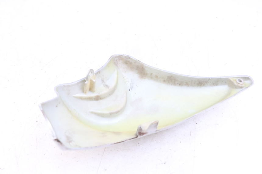 photo de LEFT SIDE FRAME COVER HYOSUNG GF 125 (2001 - 2005) - Zoom on usage condition