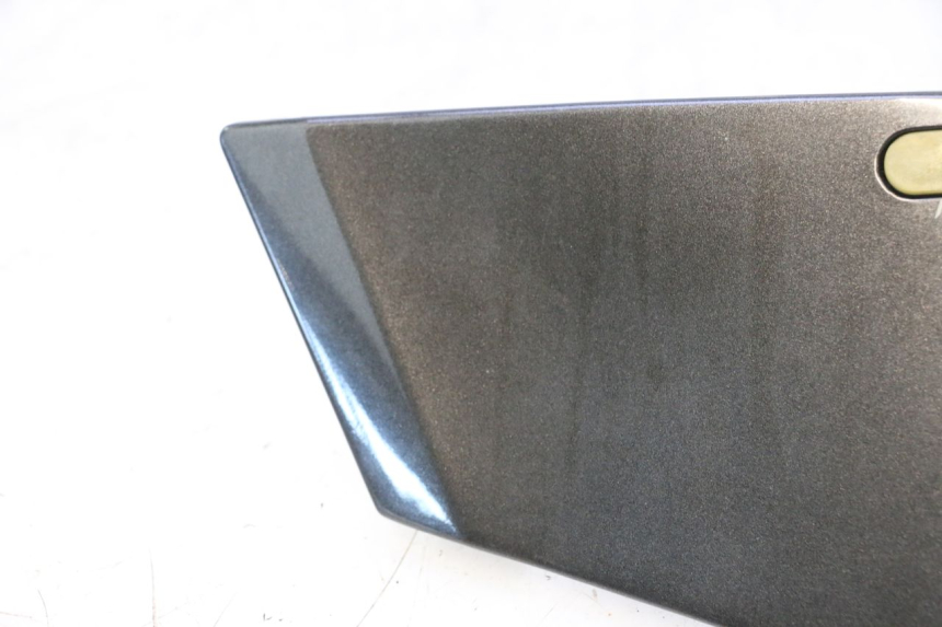 photo de LEFT SIDE FRAME COVER KAWASAKI GPX F ZX750F 750 (1986 - 1990) - Alternative perspective