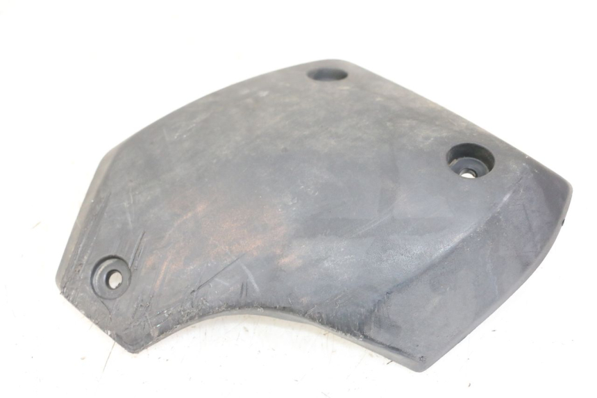 photo de LEFT SIDE FRAME COVER PEUGEOT KISBEE 4T 50 (2018 - 2022) - Zoom on usage condition