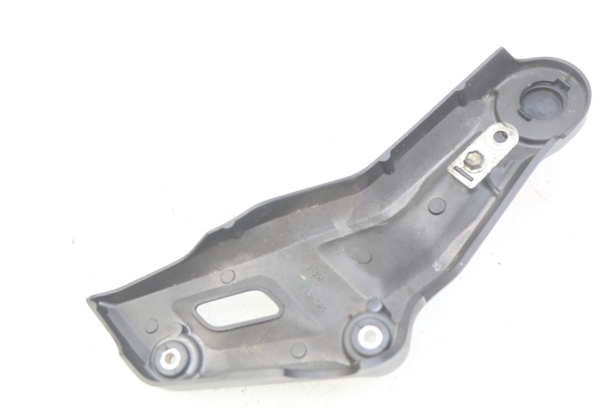 photo de LEFT SIDE LATERAL FRAME COVER YAMAHA MT-07 MT07 700 (2018 - 2020) - Zoom on usage condition