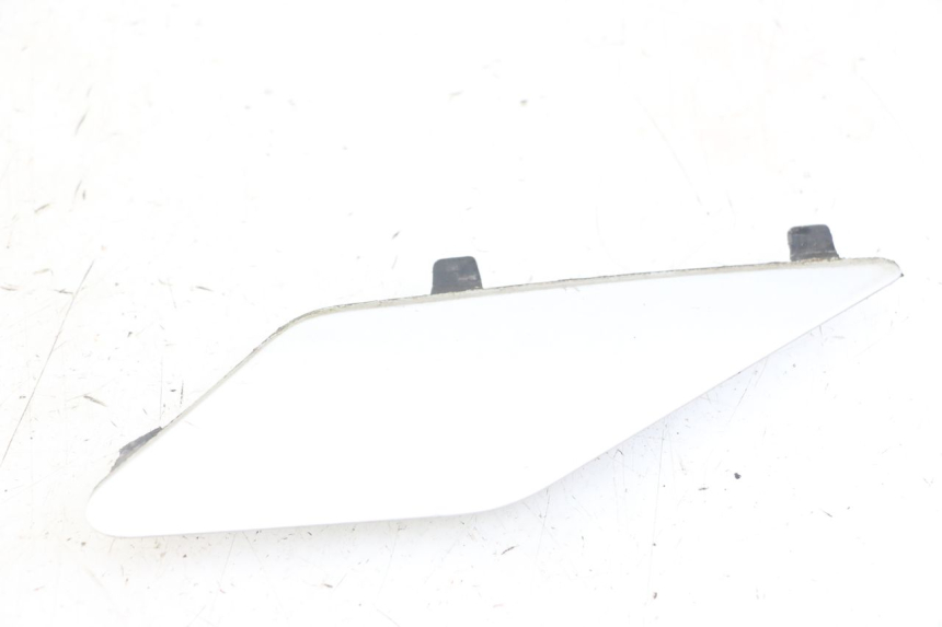 photo de LEFT SIDE FRAME COVER PEUGEOT SATELIS 125 (2013 - 2018) - Zoom on usage condition