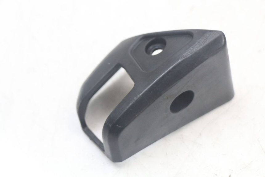 photo de LEFT SIDE LATERAL FRAME COVER PEUGEOT SPEEDFIGHT 100 (1997 - 2007) - Zoom on usage condition