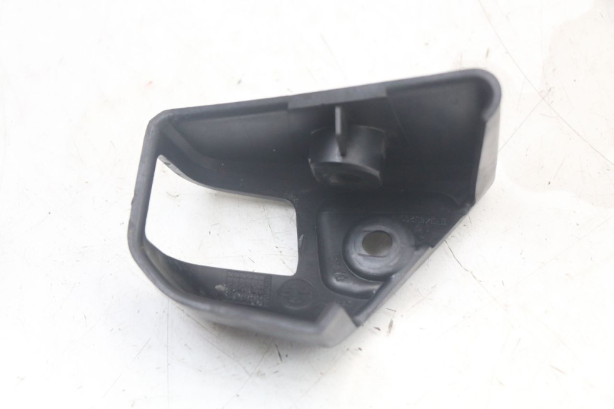 photo de LEFT SIDE LATERAL FRAME COVER PEUGEOT SPEEDFIGHT 100 (1997 - 2007) - Technical close-up