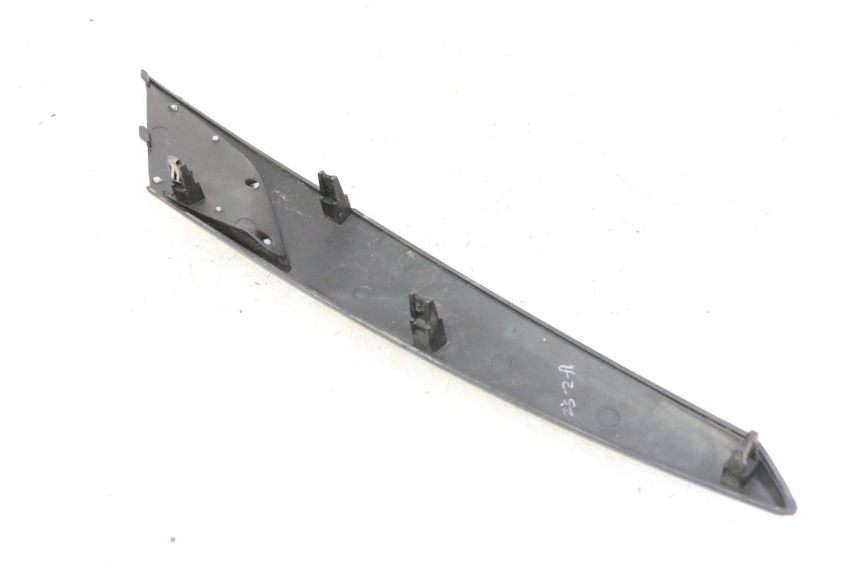 photo de LEFT SIDE FRAME COVER APRILIA SXR 50 (2021 - 2023) - Zoom on usage condition