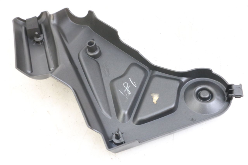 photo de LEFT SIDE LATERAL FRAME COVER KAWASAKI VERSYS ABS 650 (2015 - 2018) - Zoom on usage condition