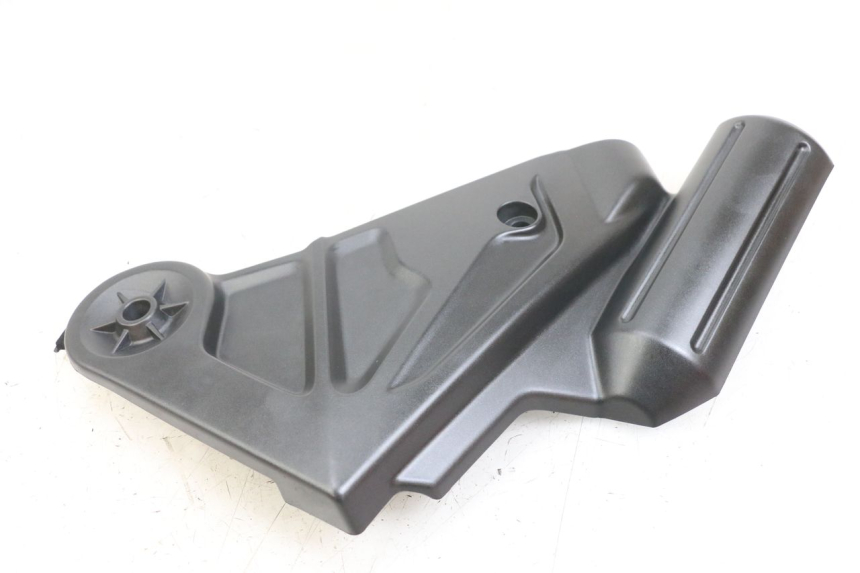 photo de LEFT SIDE LATERAL FRAME COVER KAWASAKI VERSYS ABS 650 (2015 - 2018) - Technical close-up