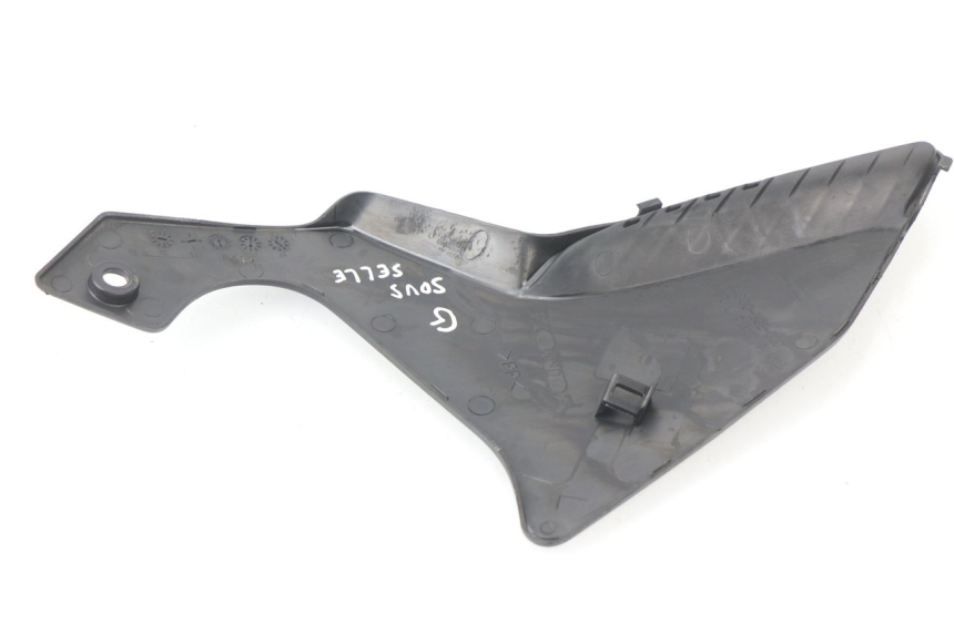 photo de LEFT SIDE FRAME COVER HONDA VFR F 1200 (2010 - 2015) - Zoom on usage condition