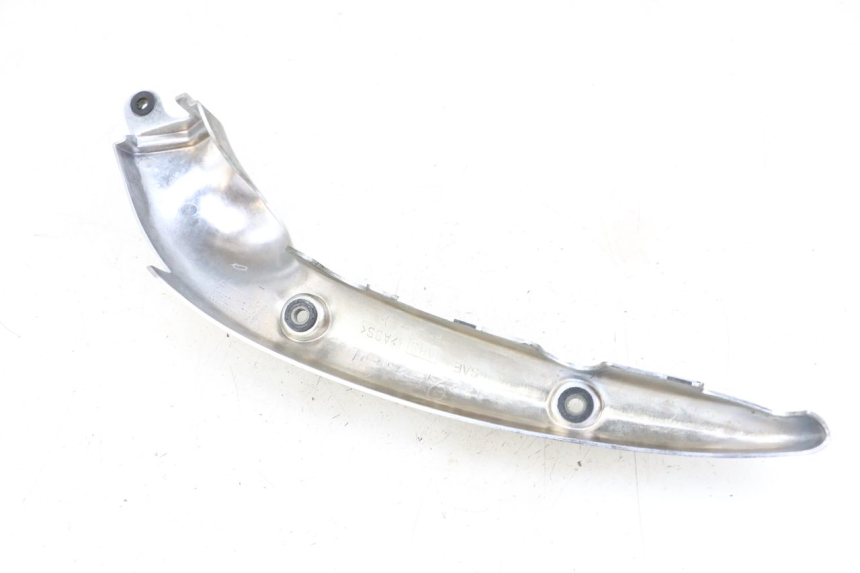 photo de Left side frame cover SUZUKI VL INTRUDER 125 (2004 - 2007) - Zoom on usage condition