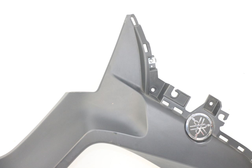 photo de LEFT SIDE LATERAL FRAME COVER YAMAHA XMAX X-MAX ABS 125 (2017 - 2020) - High-resolution close-up