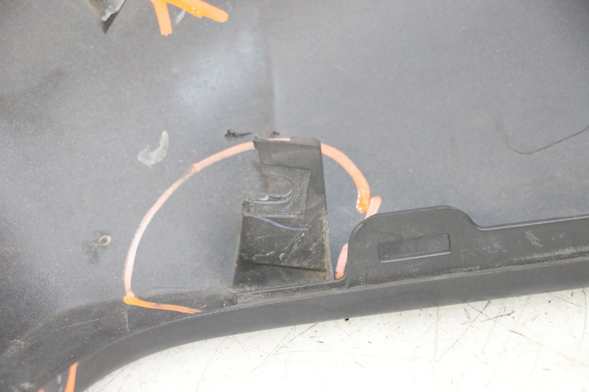 photo de LEFT SIDE LATERAL FRAME COVER YAMAHA XMAX X-MAX ABS 125 (2017 - 2020) - Alternative perspective